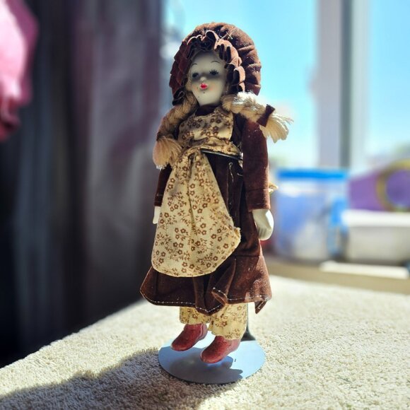Vintage Porcelain face doll - Picture 2 of 5